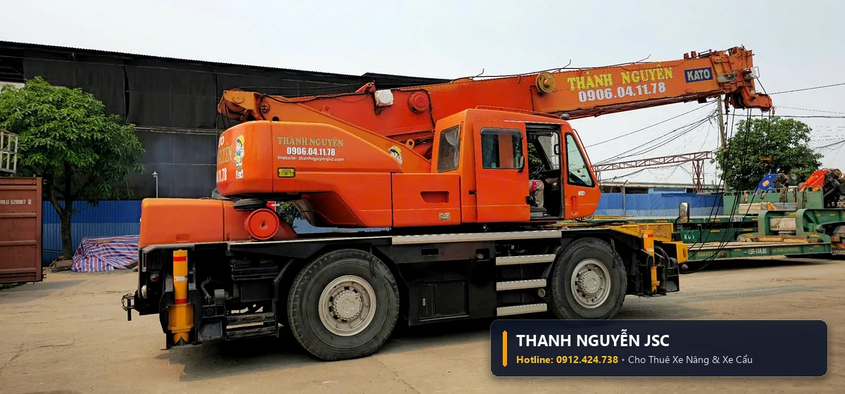 Cho thuê xe cẩu 25 tấn Kato bánh lốp chuyên dụng cẩu dầm thép và hạ máy móc công trình - THÀNH HUY HOÀNG tại Hải Dương