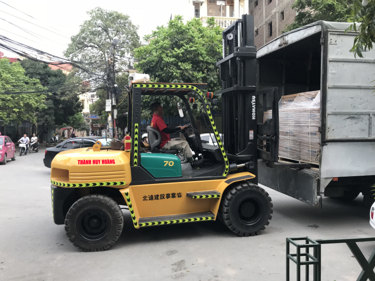 Cho thuê xe nâng 5 tấn