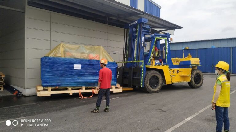 Rút Cont Máy Ép Kim Loại Bằng Xe Nâng FD-200 & Đưa Vào Gian Xưởng KCN Tân Trường Hải Dương 2026