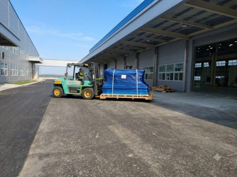 Tổ Hợp Xe Nâng Komatsu & Mitsubishi Rút Cont SITC Đưa Máy Vào Xưởng KCN Đại An Hải Dương 2026