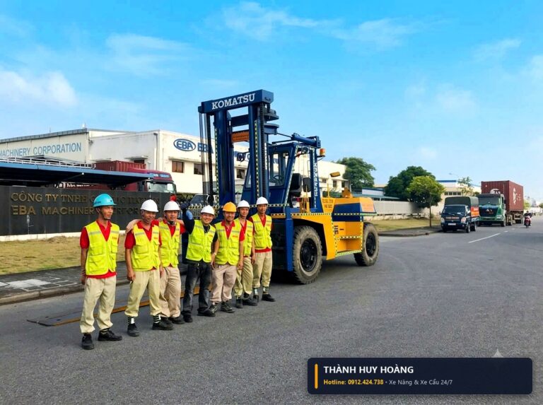 Biện Pháp Xe Nâng Mitsubishi FD115 Đưa Khối Máy Phay Bọc Màng Bạc Chân Không Qua Cửa Xưởng Hẹp Tại KCN Đại An – Hải Dương